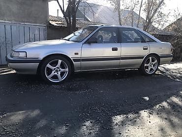 Mazda 626: 1989 г., 2 л, Механика, Бензин, Седан