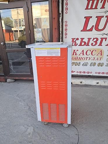 Фризер для мягкого мороженого, напольный - Три рычага раздачи: два