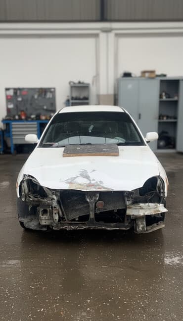 зимний шины 13: Продажа автомобиля на восстановление/разбор. Кузов: седан, белый — 1