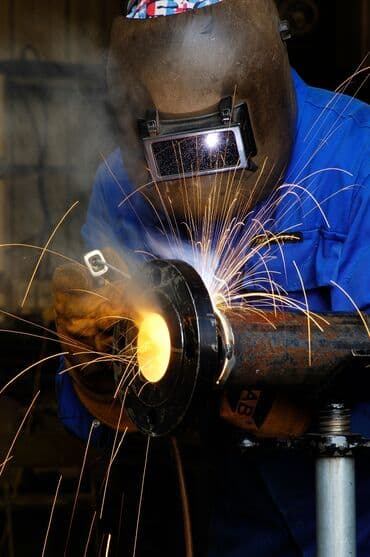 фасад домов: Сварка | Козырьки, Ворота, Решетки на окна Доставка, Гарантия, Бесплатная смета — 1