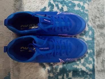 магазин спортивных товаров бишкек: За двоих 2500 сом Футзальные кеды Nike размер42/41 Форма без шортика — 1