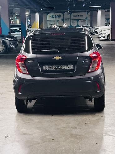 Транспорт: Chevrolet Spark: 2016 г., 1 л, Вариатор, Бензин, Хэтчбэк — 8