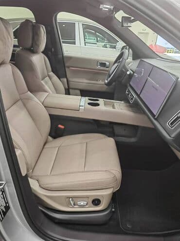 Lixiang: Lixiang : 2025 г., 1.5 л, Вариатор, Электромобиль, Кроссовер — 6