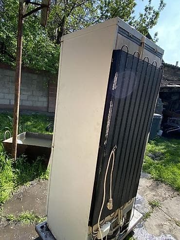 Техника и электроника: Двухкамерный холодильник с нижней морозильной камерой Основные — 1