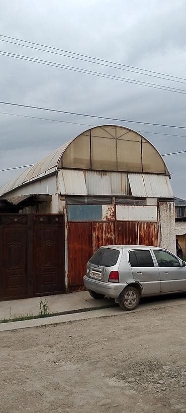 дом 7 комнат: Срочно продаётся трёхэтажный дом 7 комнат с придомовыми постройками — 3