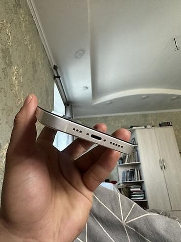 айфое: IPhone 13, Белый, 81 % — 4
