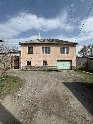 Продаётся уютный двухэтажный дом с современным ремонтом на участке