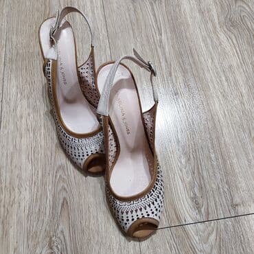 Продаю босоножки. Покупали basconi 6500 сом. Натуральная кожа. Новые