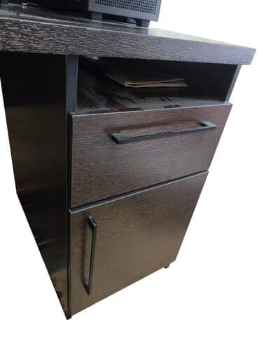 сколько стоит стол для компьютера: Компьютерный стол, Б/у, С полками — 6