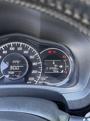 ниссан авто: Nissan Note: 2014 г., 1.5 л, Механика, Дизель, Хэтчбэк — 8