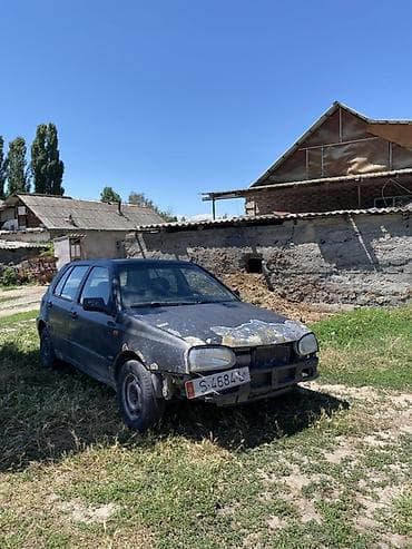 Унаа: Volkswagen Golf: 1993 г., 1.6 л, Кол менен иштөөчү, Бензин, Хетчбек — 2