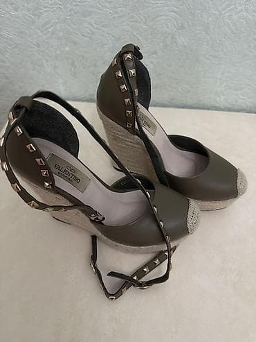 Жеке буюмдар: Эспадрильи на танкетке Valentino Garavani Rockstud - Модель: закрытые — 1