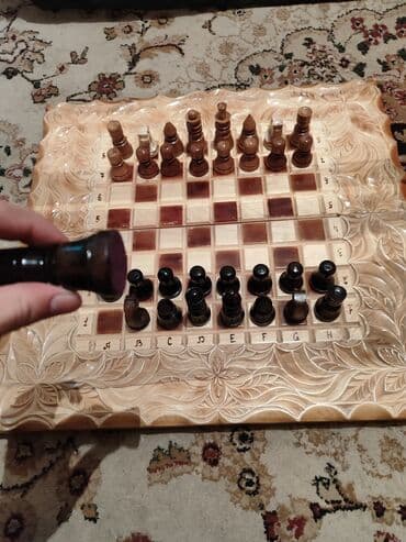 купить набор для игры в покер: Деревянные шахматы с уникальным дизайном в виде змей и логотипов — 3