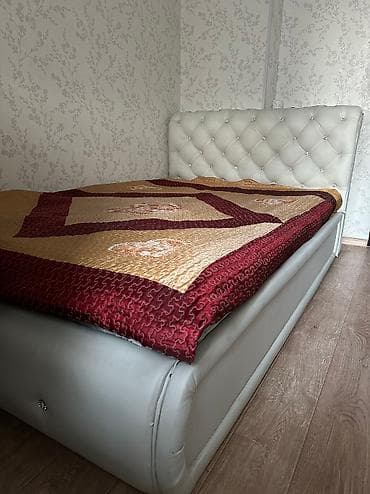 Оңдоп-түзөө жана курулуш: Кровать белого цвета с камнями от спального гарнитура в хорошем — 2