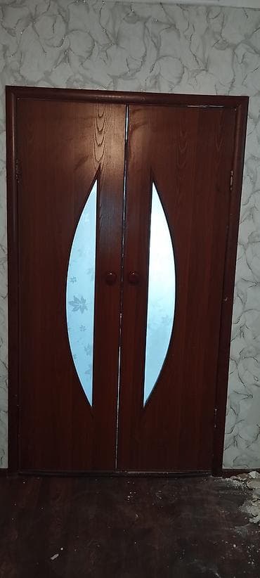 Межкомнатная дверь, Б/у, Со стеклом, Двухстворчатая, Деревянная, Распашная, Витражная, цвет - Коричневый