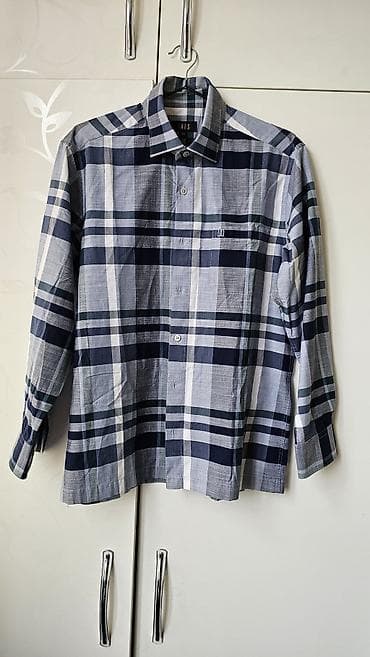 Рубашки: Рубашки 2шт.Южно Корейские.Б-у в хорошем состоянии.Размер S. Цена 700 — 2