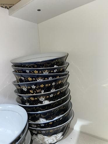 Продам Набор фарфоровых пиал и тарелок рельефным краем - Материал