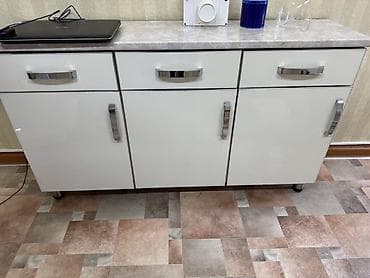 Продаю медицинскую мебель Цена: 28 000сом Продается комплект