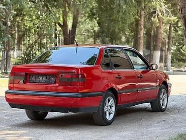 борттук кузов: Volkswagen Passat: 1994 г., 1.8 л, Кол менен иштөөчү, Бензин, Седан — 4
