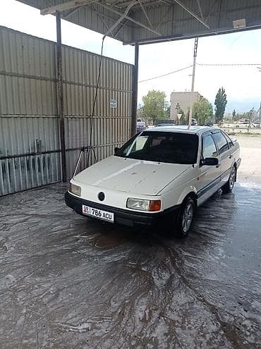 Унаа: Volkswagen Passat: 1990 г., 1.8 л, Кол менен иштөөчү, Бензин, Седан — 2