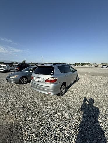 капот машины: Toyota Avensis Verso: 2004 г., 2.4 л, Механика, Бензин, Минивэн — 4