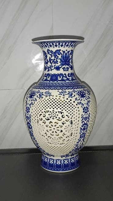 Декор жана интерьер: Ажурная фарфоровая ваза с кобальтовой росписью - Материал — 1