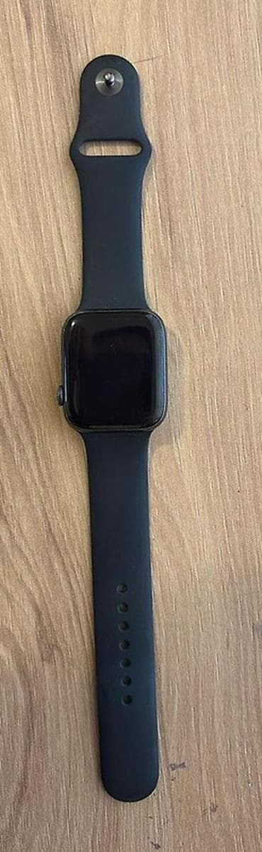 Apple Watch: Apple Watch SE, цвет черный, с силиконовым ремешком. 44 мм экран — 1