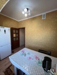 квартира ак ордодон: 1 бөлмө, 45 кв. м, 106-серия жакшыртылган, 5 кабат, Евроремонт — 2