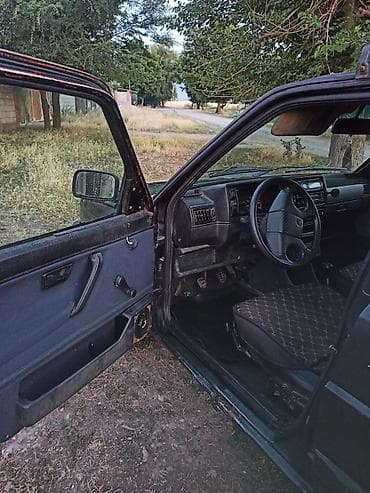 Продажа авто: Volkswagen Golf: 1990 г., 1.8 л, Механика, Бензин, Хэтчбэк — 4