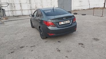 sprinter 4 4: Hyundai Solaris: 2015 г., Бензин, Седан — 4