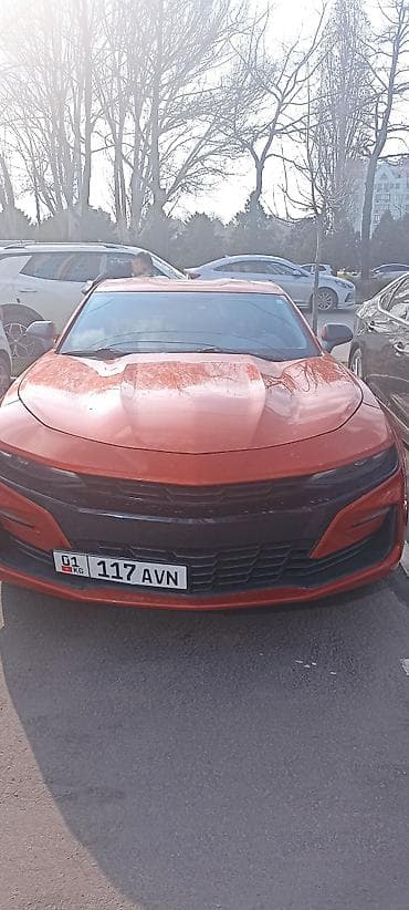 Спортивное купе, яркий оранжевый цвет кузова. Агрессивный дизайн