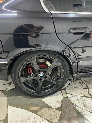 машина с российскими номерами: BMW 5 series: 1991 г., 2 л, Механика, Бензин, Седан — 7
