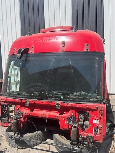 daf cf: Кабина Renault T-series, для тягача с двигателем DXI-13 (D13 K2), год — 3