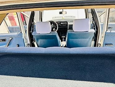 Унаа: Volkswagen Golf: 1987 г., 1.8 л, Кол менен иштөөчү, Бензин, Хетчбек — 4