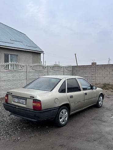 аудио системы: Opel Vectra: 1993 г., 1.6 л, Механика, Бензин, Седан — 6