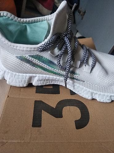 Кроссовки и спортивная обувь: Лето кросовки. кросы . изи новые одеты один раз. очень — 2