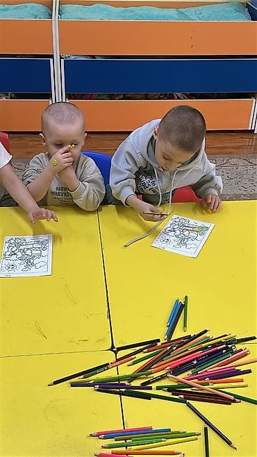 стол для чтения: Детские развивающие занятия и подготовка к школе - Небольшие группы — 5