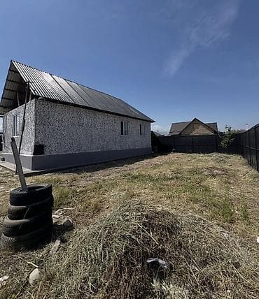 частные дома: Продаётся частный дом с участком. Характеристики: - Одноэтажный дом — 2