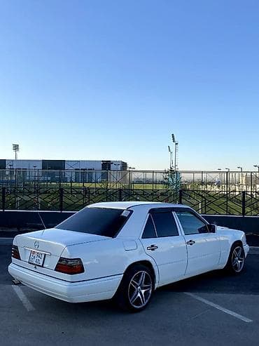 bmw 1994: Mercedes-Benz W124: 1994 г., 2.2 л, Механика, Бензин, Седан — 3