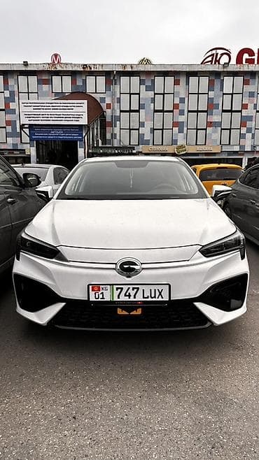 колесный диск: GAC Aion S Plus, белый седан 2021/7 месяца. Машина идеальном — 1