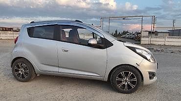 210 mers: Chevrolet Spark: 2014 г., 1 л, Автомат, Бензин, Лифтбек — 4