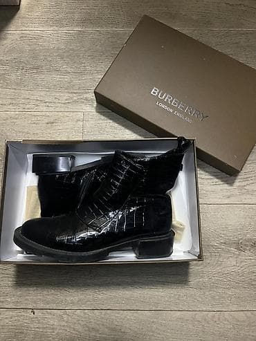 Ботинки, 39, Burberry, Б/у, цвет - Черный, Самовывоз