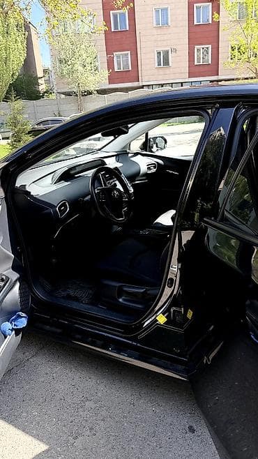 lend cruiser: Toyota Prius: 2019 г., 1.8 л, Гибрид, Хэтчбэк — 6