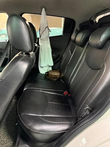 is lexus: Chevrolet Spark: 2017 г., 0.1 л, Автомат, Бензин, Хэтчбэк — 4