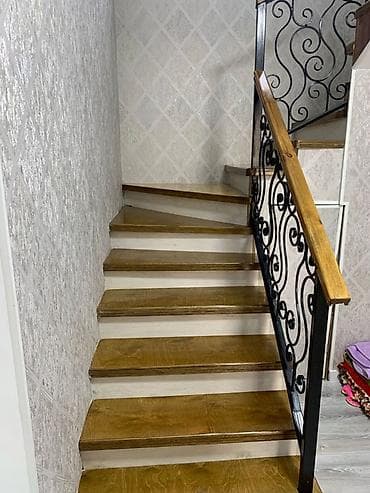 Продажа домов: Двухэтажный жилой дом с благоустроенным двором. Основные — 10