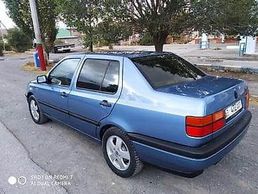 Транспорт: Volkswagen Vento: 1993 г., 1.8 л, Кол менен иштөөчү, Бензин, Седан — 3
