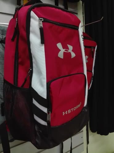 женскую дорожную сумку на колесах: Продаю новые спортивные сумки, Фирма: UNDER ARMOUR. Качество — 7