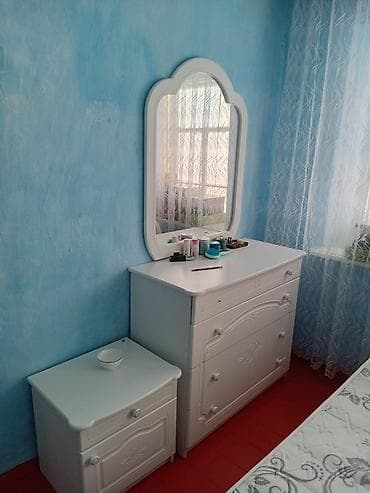рабочий стол для компьютера: Спальный гарнитур в классическом стиле, цвет белый. Состав набора: - — 2