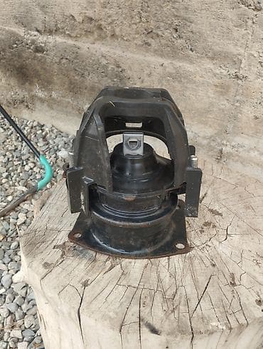 mercedes benz e class w210: Подушка мотора Honda Б/у — 1