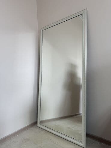 Б/У напольное зеркало в декоративной раме, в отличном состоянии